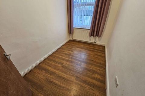 3 bedroom apartment to rent, 171 Town Street, Leeds LS12