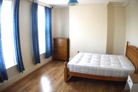 4 bedroom terraced house to rent, Gurney Road, London, E15