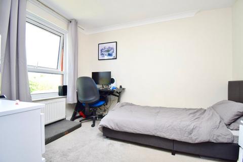201 Longfield, Falmouth, TR11 4SR