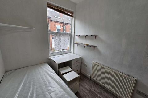 4 bedroom terraced house to rent, Leeds LS6