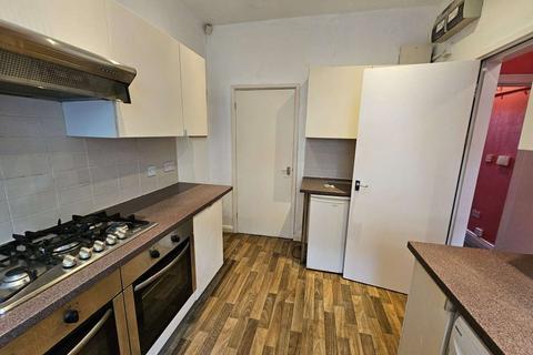 4 bedroom terraced house to rent, Leeds LS6