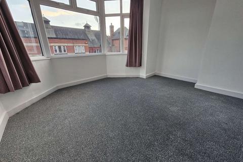 4 bedroom end of terrace house to rent, Leeds LS6