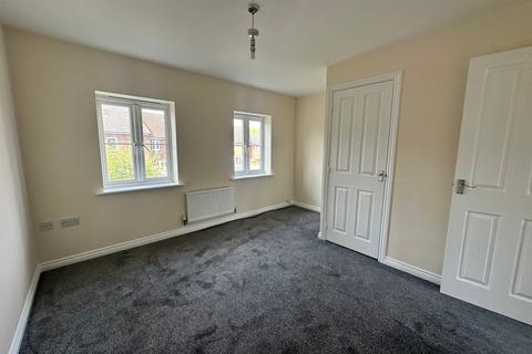 2 bedroom terraced house to rent, Russell Close, King's Lynn PE30