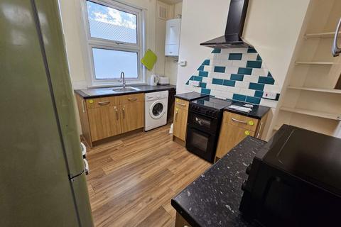 2 bedroom terraced house to rent, Leeds LS6