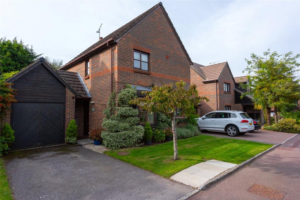 Drive, Wokingham, Berkshire, RG40 3 bed detached house to rent £2,250 pcm (£519 pw)