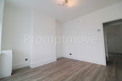 2 bedroom terraced house to rent, Turners Road South, Luton LU2