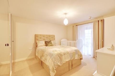 1 bedroom flat for sale, Lower Mardyke Avenue, Rainham RM13