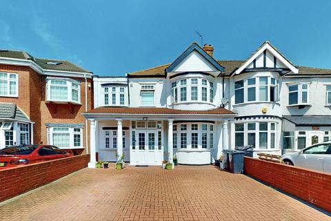 4 bedroom house for sale, Clayhall Avenue, Ilford, IG5