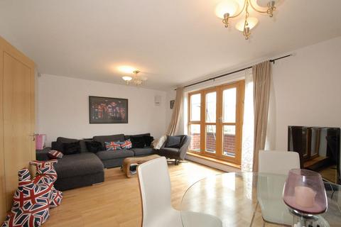 2 bedroom flat to rent, Elmfield Road Balham SW17