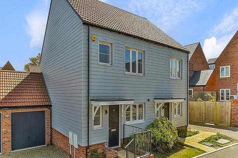 3 bedroom semi-detached house for sale, Tern Avenue, Horsham, West Sussex
