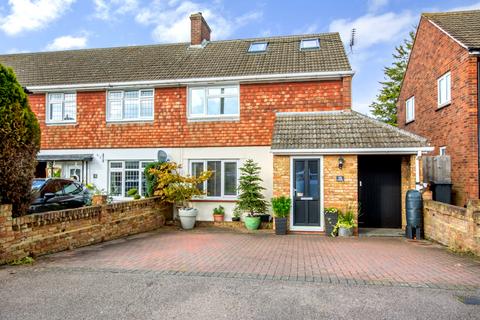 4 bedroom end of terrace house for sale, Pyms Road, Galleywood