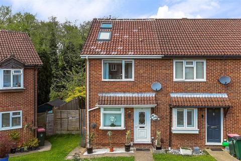 3 bedroom end of terrace house for sale, Hollingbourne Crescent, Tollgate Hill, Crawley, West Sussex