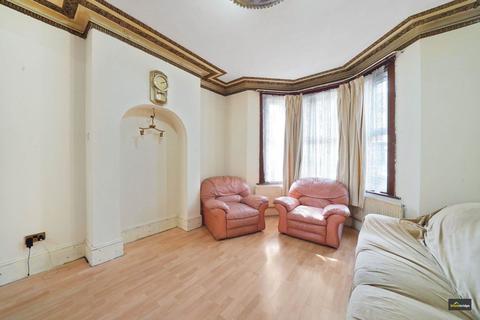 3 bedroom terraced house for sale, Essex Road, Manor Park, E12