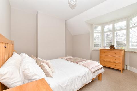 94a Kingston Road, Leatherhead, KT22 7BT