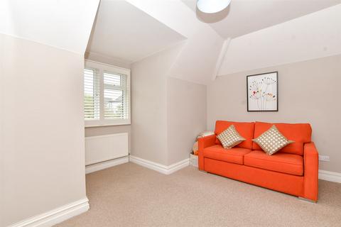94a Kingston Road, Leatherhead, KT22 7BT