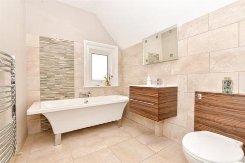 94a Kingston Road, Leatherhead, KT22 7BT