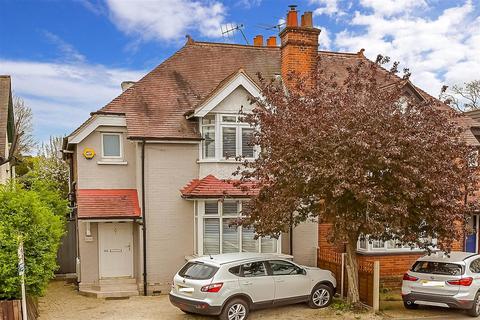94a Kingston Road, Leatherhead, KT22 7BT