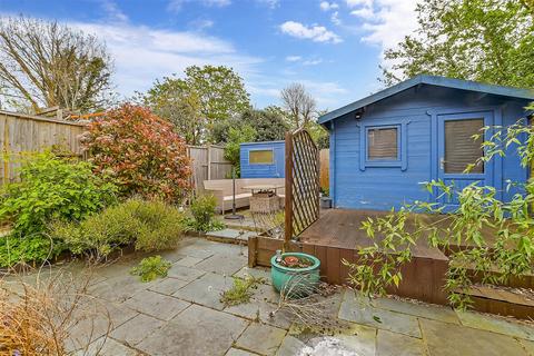 94a Kingston Road, Leatherhead, KT22 7BT