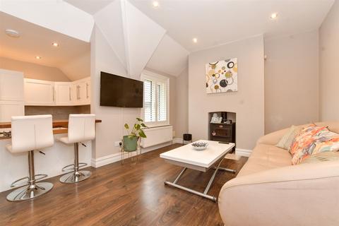 94a Kingston Road, Leatherhead, KT22 7BT
