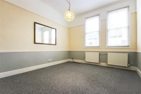 2 bedroom ground floor flat to rent, Crescent Court, Bedford MK40