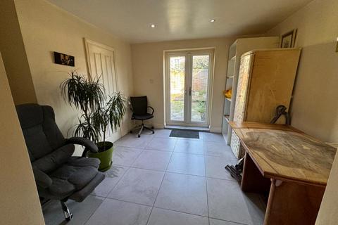 4 bedroom terraced house to rent, Pearcroft Road, Leytonstone