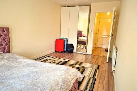 2 bedroom flat to rent, Romford Road, London E15