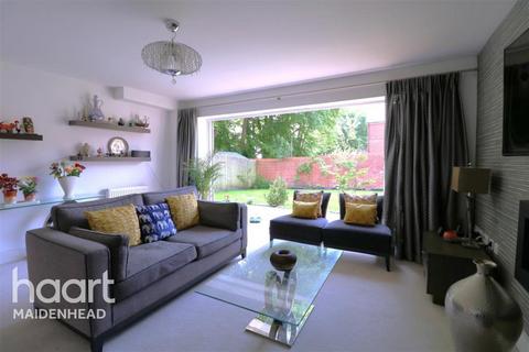 5 bedroom semi-detached house to rent, The Courtyard Maidenhead