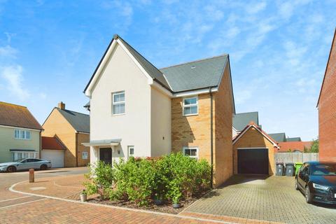 4 bedroom detached house for sale, Alfred Gardens, Rochford, SS4