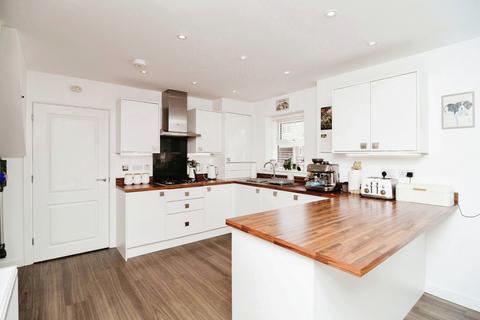 1 Alfred Gardens, Rochford, SS4 1JX