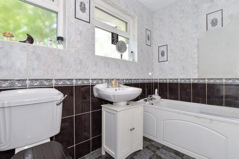 98 Betsham Road, Maidstone, ME15 8TX
