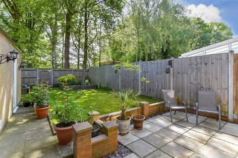 98 Betsham Road, Maidstone, ME15 8TX