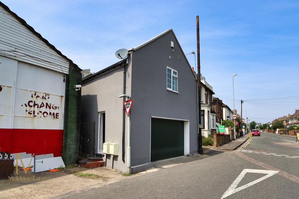 Northfleet, Gravesend DA11 Warehouse - £1,000 pcm (£231 pw)