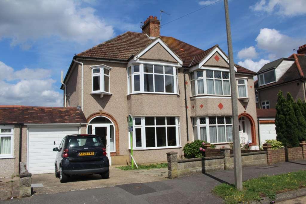 Hill Crescent Worcester Park 3 Bed Semi Detached House £2 500 Pcm £