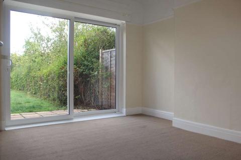 3 bedroom semi-detached house to rent, Hill Crescent, Worcester Park