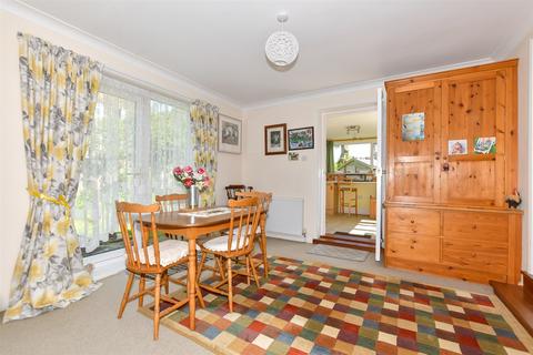 4 Chestnut Close, Hythe, CT21 6PT
