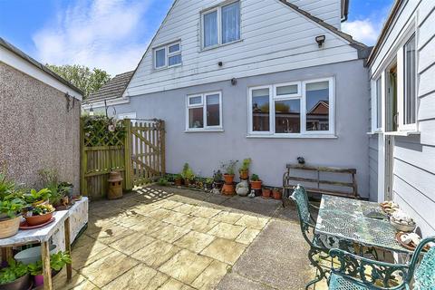 4 Chestnut Close, Hythe, CT21 6PT