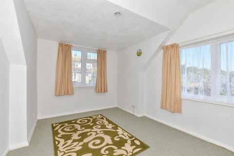 4 Chestnut Close, Hythe, CT21 6PT