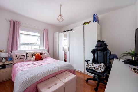 2 bedroom flat to rent, Sumner Road, Croydon, CR0
