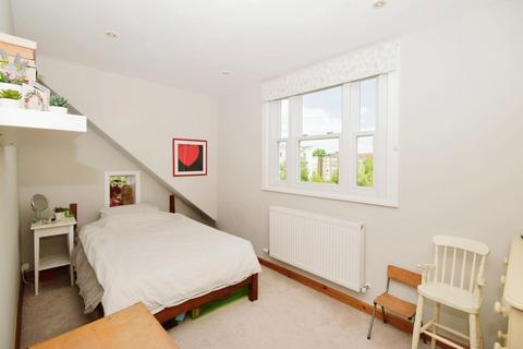 3 bedroom terraced house to rent, Langley Park Road Sutton SM2