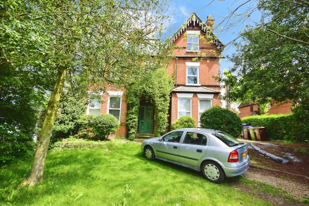 Langley Park Road Sutton SM2 3 bed apartment to rent £2,000 pcm (£462 pw)