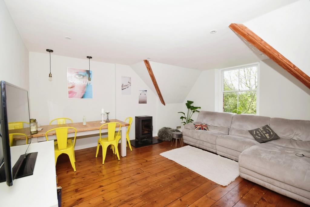 Langley Park Road Sutton SM2 3 bed apartment to rent £2,000 pcm (£462 pw)