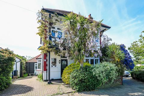 4 bedroom detached house for sale, Woodcote Road, Leigh-on-sea, SS9