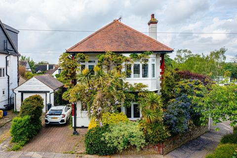 4 bedroom detached house for sale, Woodcote Road, Leigh-on-sea, SS9