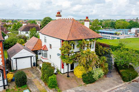 4 bedroom detached house for sale, Woodcote Road, Leigh-on-sea, SS9