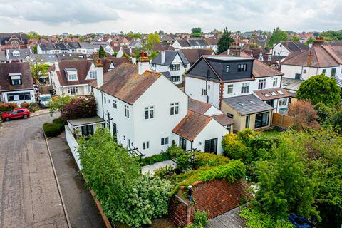 4 bedroom detached house for sale, Woodcote Road, Leigh-on-sea, SS9