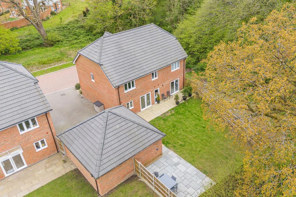 Pampas Close, Haywards Heath, RH16 5 bed detached house for sale £900,000