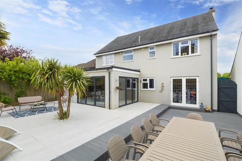 4 bedroom detached house for sale, Swan House, Weavering Street, Weavering