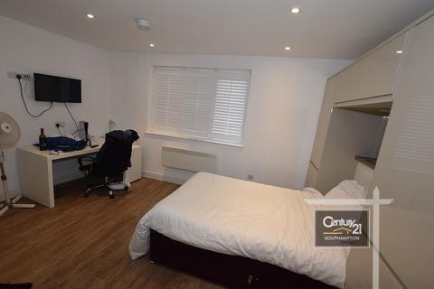 Studio to rent, Canute Road, SOUTHAMPTON SO14