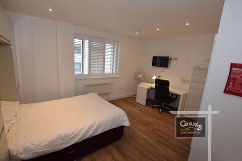 Studio to rent, Canute Road, SOUTHAMPTON SO14