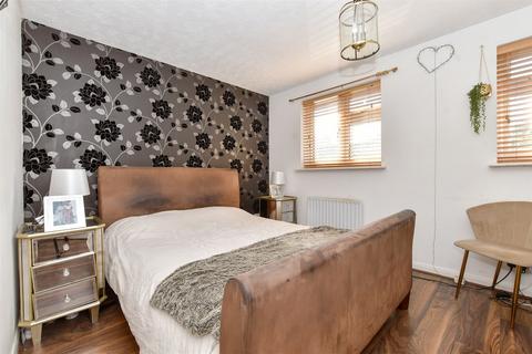 126 Kelvin Gardens, Croydon, CR0 4US